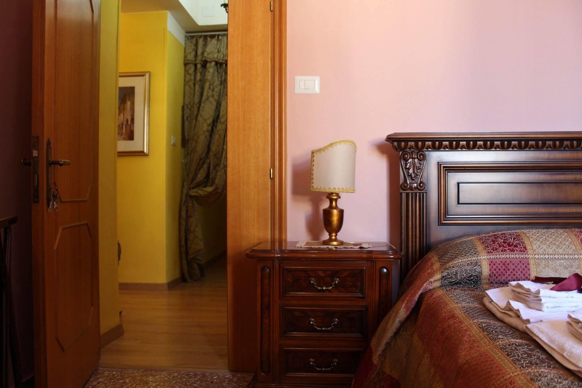 אסקולי פיצ'נו B&B Palazzo Migliani מראה חיצוני תמונה